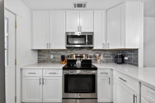 613 Queen's Grant - 2