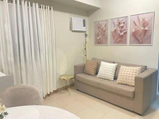 Manhattan Plaza Suite 1BR with City View, Netflix and Pool Access - 3