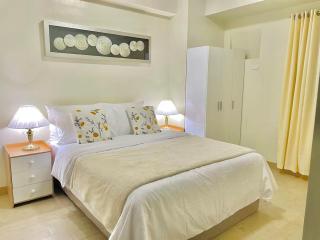 Manhattan Plaza 1BR with Netflix and Pool Access - 3