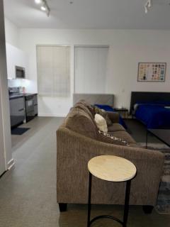 Walk to NoHo Arts District Modern Studio - 8