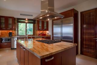 Exquisite 4-Bed Villa with Ocean Lake Views - 3