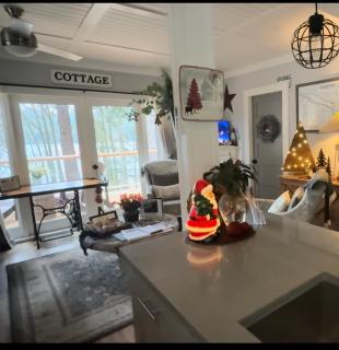 Mile 77 Cottages Lakefront 100yr old Railway Cottage - 7