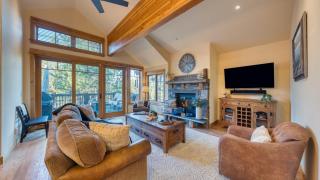 Truckee Escape w Hot Tub Minutes to Skiing Dining Trails Valmont Lodge by Lake Tahoe - 8