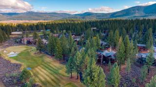 Truckee Escape w Hot Tub Minutes to Skiing Dining Trails Valmont Lodge by Lake Tahoe - 9