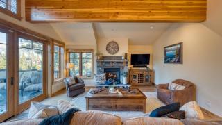Truckee Escape w Hot Tub Minutes to Skiing Dining Trails Valmont Lodge by Lake Tahoe - 5