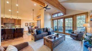 Truckee Escape w Hot Tub Minutes to Skiing Dining Trails Valmont Lodge by Lake Tahoe - 3