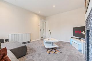 Freshly Redesigned Thames Ditton Apt - Sleeps 6 - Free Parking - 7
