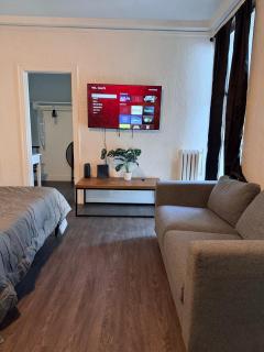 Wilshire Center K-Town Studio - 7