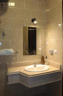 Luxerious apartment with a private garden and pool access - 3