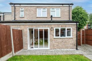 Spacious 3BR House Garden Parking -Mins to Tube - Pass the Keys - 6