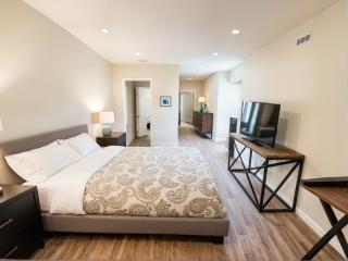 Premier Resort Style Living Minutes from Santa Monica - 8