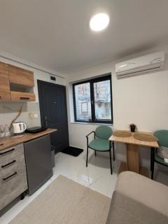 Botev MiniHub Hub 1 Modern Studio at Botev 88 - 2