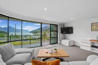 Stunning Lake Views - 9