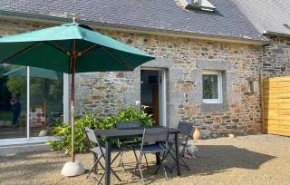 2 Bedroom Gorgeous Home In Rospez - 0