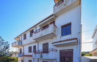 1 Bedroom Gorgeous Apartment In Briatico - 9