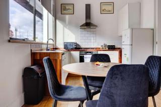 Wembley 3BR Apartment with Free Parking - 8