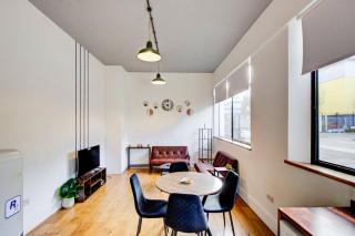 Wembley 3BR Apartment with Free Parking - 9