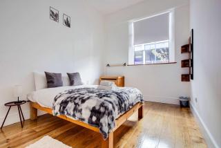 Wembley 3BR Apartment with Free Parking - 6