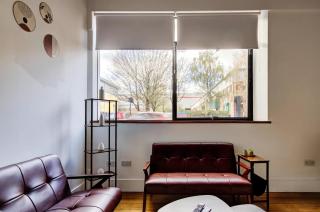 Wembley 3BR Apartment with Free Parking - 2