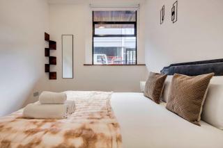 Wembley 3BR Apartment with Free Parking - 3