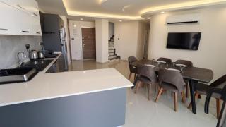 Girne Merkezde Geniş Teraslı Havuzlu Daire - 6