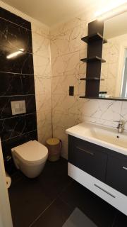 Girne Merkezde Geniş Teraslı Havuzlu Daire - 4