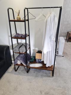 Central Guest Room - En-Suite Parking - 6