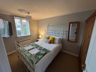 Fab city centre apartment with free parking - 5