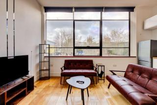 Wembley 2BR Apartment with Free Parking - 9