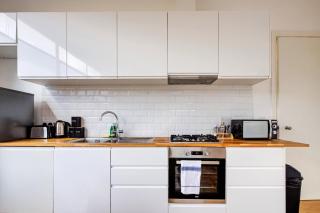 Wembley 2BR Apartment with Free Parking - 5