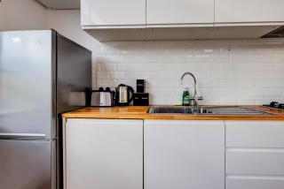 Wembley 2BR Apartment with Free Parking - 1