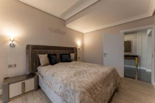 Exclusive Luxury Central Apartment - 7