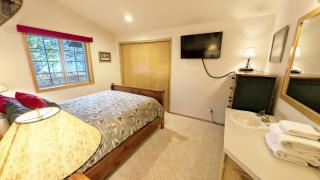 Snowshoe Inn-Pyramid Mtn 7 home - 4