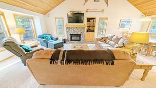 Snowshoe Inn-Pyramid Mtn 7 home - 8