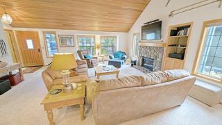 Snowshoe Inn-Pyramid Mtn 7 home - 9