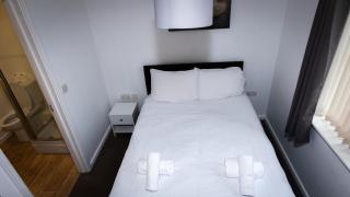 Greenings Apt Warrington - 2 Bed with FREE off road Parking & Wifi - 6