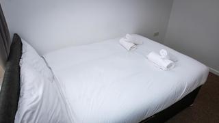 Greenings Apt Warrington - 2 Bed with FREE off road Parking & Wifi - 4