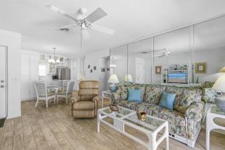 Colony Beach Club 220 - 2