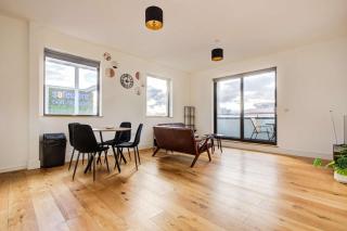 Wembley 2BR Apartment with free parking - 0