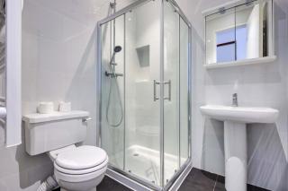 Wembley 2BR Apartment with free parking - 4