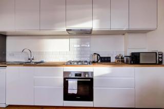 Wembley 2BR Apartment with free parking - 5