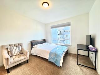 Renovated Apartment -with Stunning Windows - 3