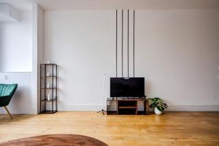 Wembley 1BR apartment with Free Parking - 7