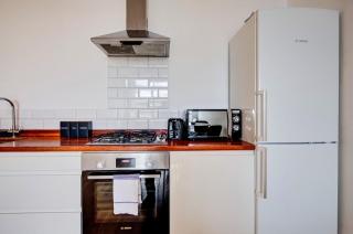 Wembley 1BR apartment with Free Parking - 1