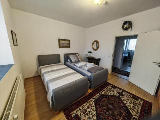 Apartment O3 - Gehobene 6-Zimmer Wohnung 180qm für 1-7 Personen 1x DZ 1x ZZ 3x EZ - 8