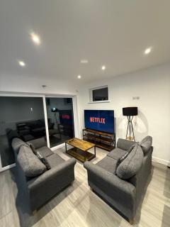 5 bedroom house in Pettswood - 3