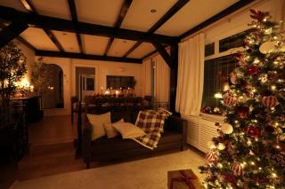 Luxury Christmas House with Fireplace, Full Festive Décor & Optional Hot Tub - 6