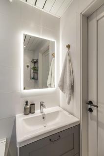 Two bedroom apartment close to Kadriorg park and center - 6