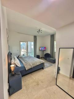 Charming Room Bath inside & Balcony - Dubai - 1