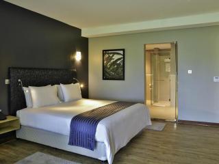 EPIC Hotel & Suites - 4